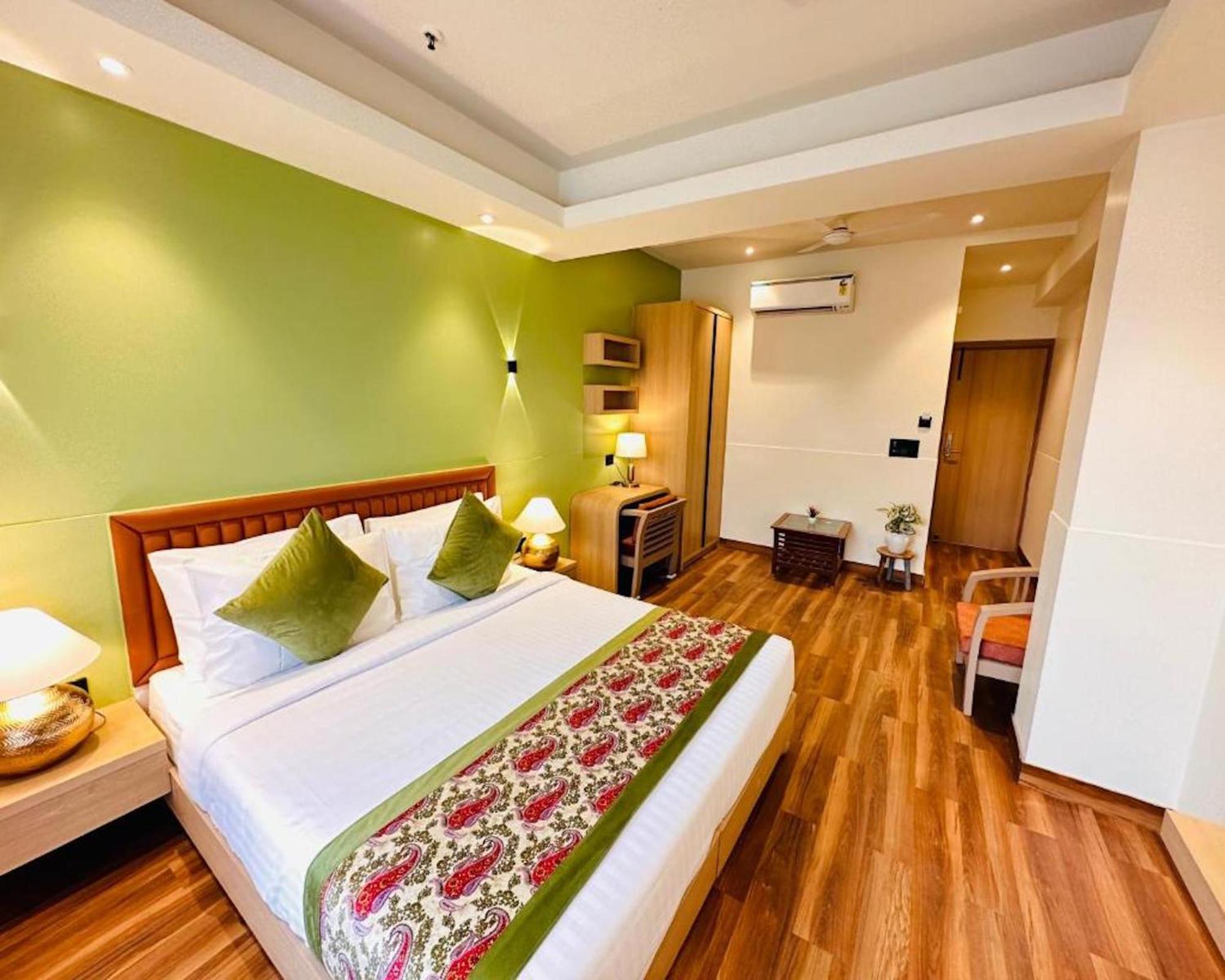 Crown Hotel Agra Near Taj Mahal Exterior foto